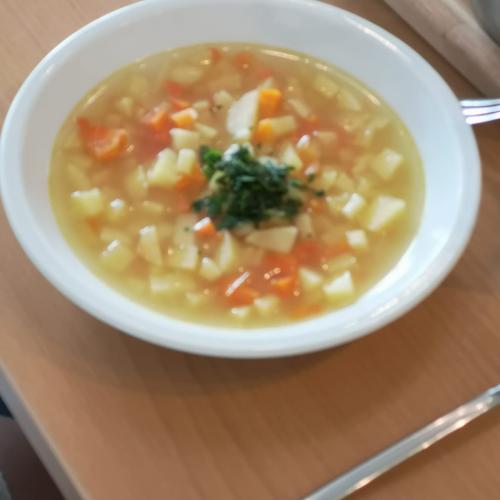 Gemüsesuppe mit Karotten und Kartoffeln