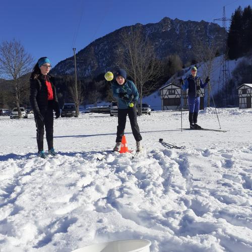 Schüler beim Werfen