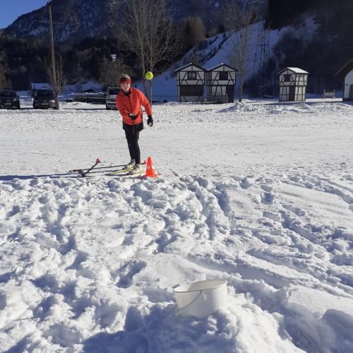 Schüler beim Werfen (Langlauf)