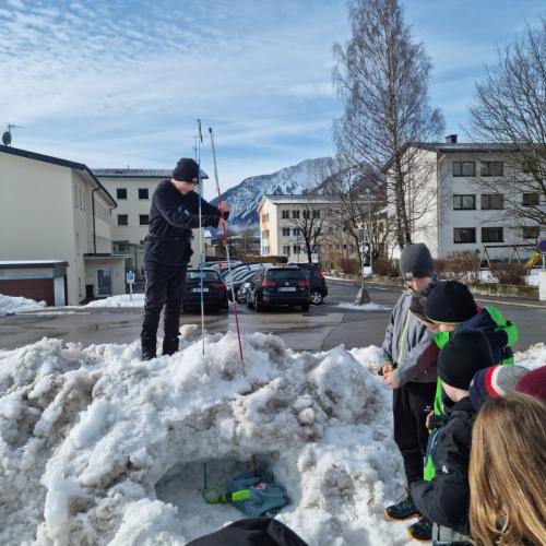 Schüler beim Sondieren