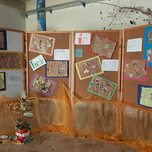 Galerie mit den Produkten der Decollage.
