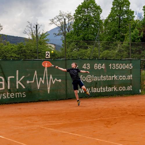 Schüler aus der 4c beim Tennismatch