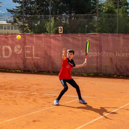 Schüler aus der 1a beim Tennismatch