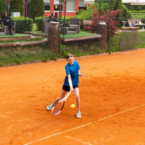 Schülerin aus der 3a beim Tennismatch