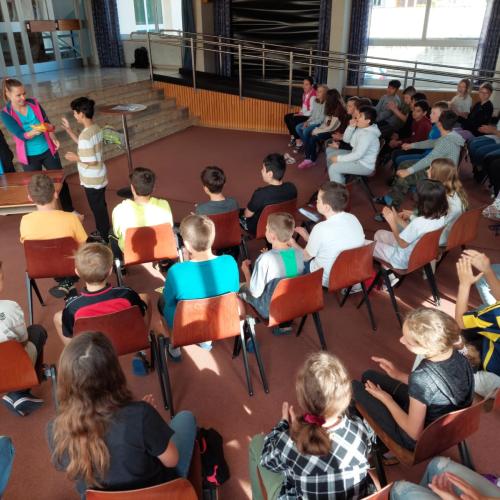 Foto der Preisverteilung in der Aula.