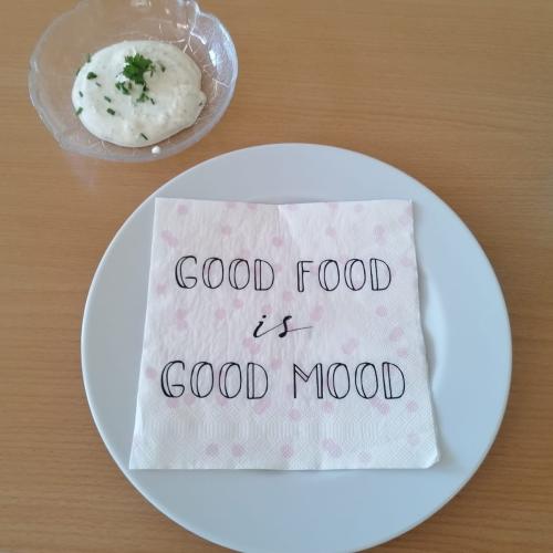 Serviette mit dem Schriftzug "Good food is good mood"