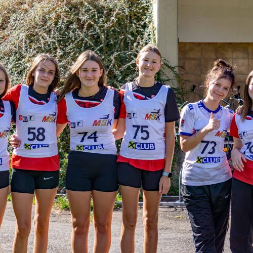 Sechs Mädels der 4. und 3. Klasse