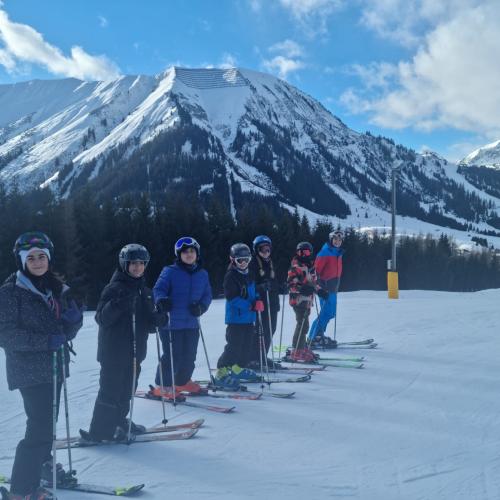 Gruppenfoto vor dem Panorama.
