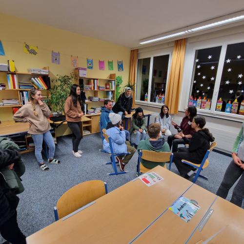 Schüler:innen im DaZ - Raum.