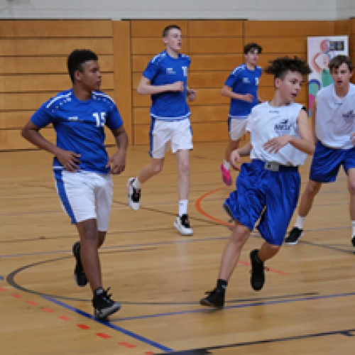 Schüler während dem Spiel. 