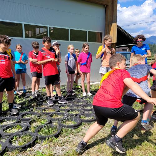 Schüler und Schülerinnen beim Start der Staffel
