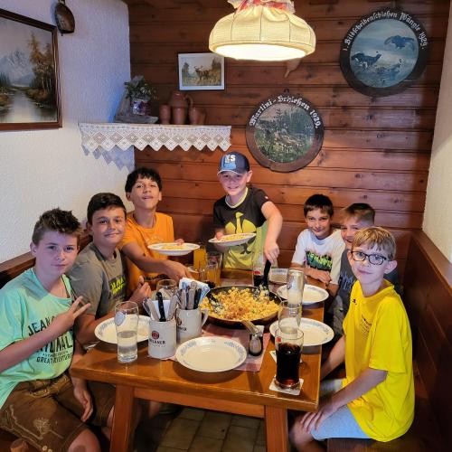 Schüler der 1c auf der Alm
