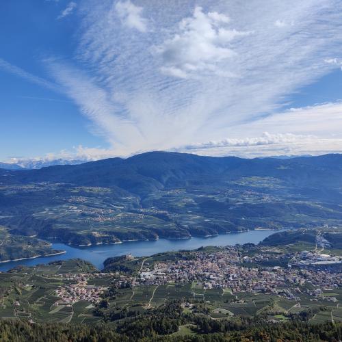 Ausblick auf Cles von oben. 