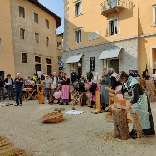 Vorführung beim Apfelfest in Cles.