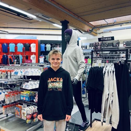 Ein Schüler im Hervis.