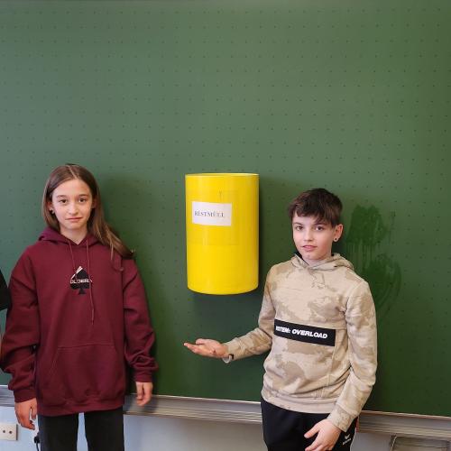 Der schwebende Müllkübel.