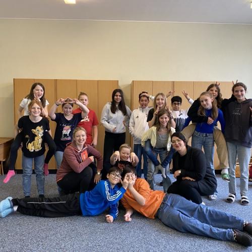 Gruppenfoto der Nachwuchsschauspieler.