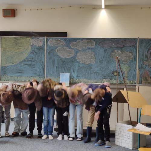 Gruppenfoto der Schauspieler.