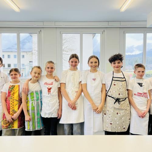 Gruppenfoto in der Küche.