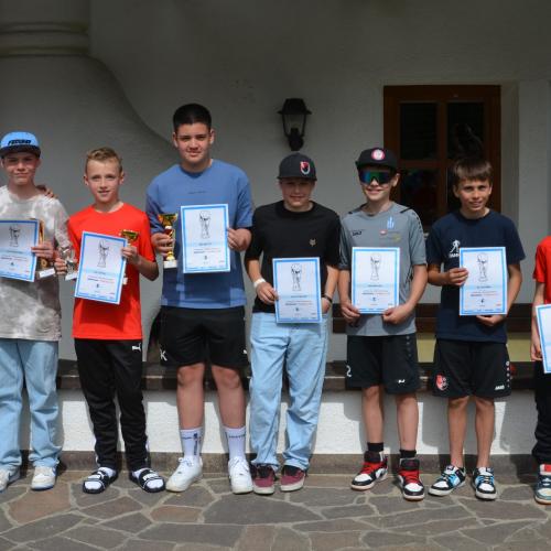Gruppenfoto der Spieler der Schülerliga.