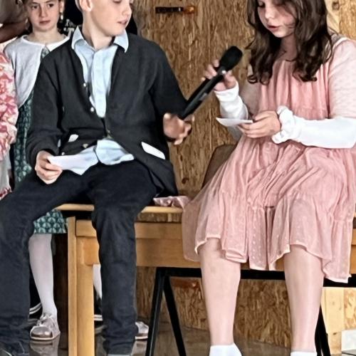 Abschlusspräsentation der ersten Klasse.