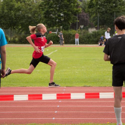 Schüler der 3. Klasse beim Sprint