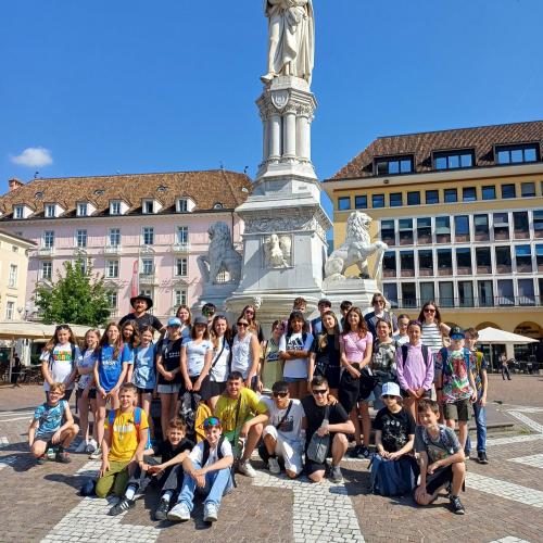 Klassenfoto am Walterplatz in Bozen.