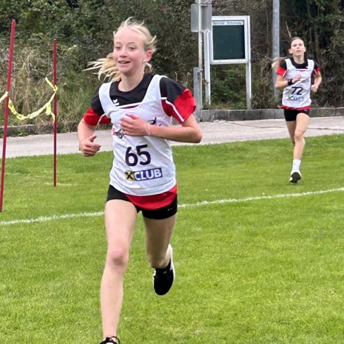 Schülerin beim Laufen