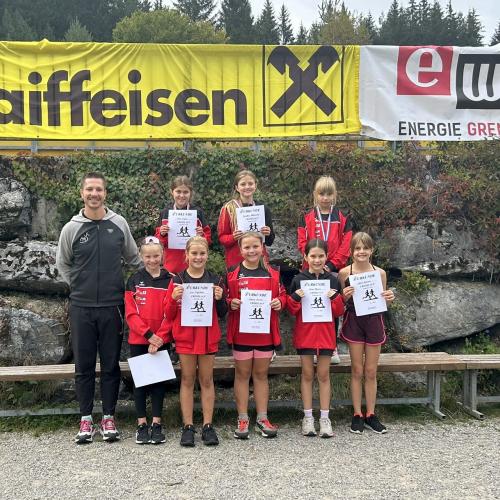 Schülerinnen der 1a Klasse bei der Siegerehrung