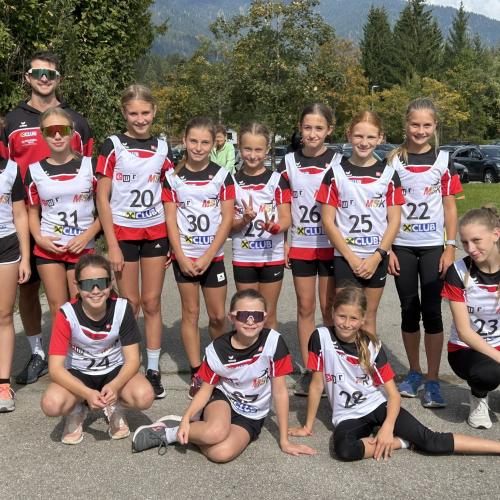 Schülerinnen der 2. Klasse beim Start