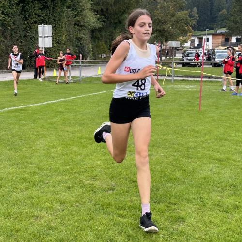 Schülerin am Laufen