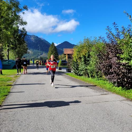 Schülerin beim Laufen