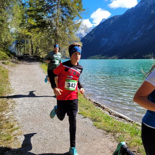 Schüler beim Lauf um den See