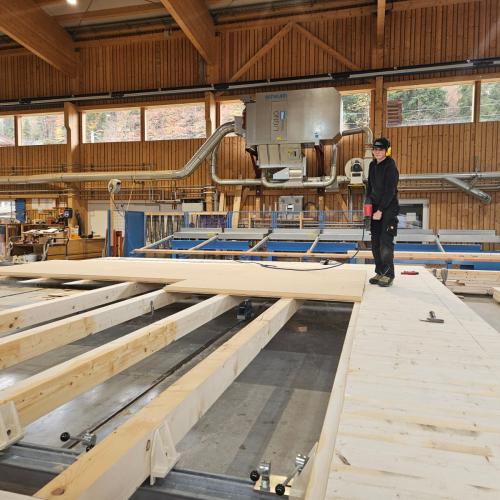 Schüler bei Holzbau Vils.