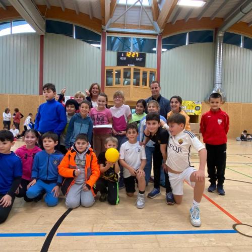 Gruppenfoto Gruppensieger Völkerballturnier