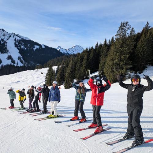 Gruppenfoto auf der Piste.