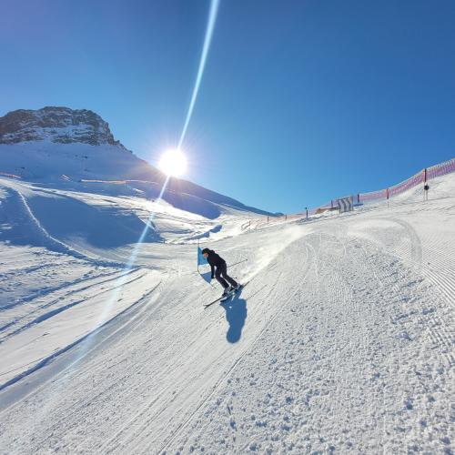 Schülerin beim Skifahren