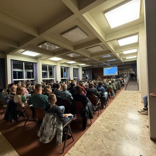Begrüßung der Eltern in der Aula von Seiten der Direktion.