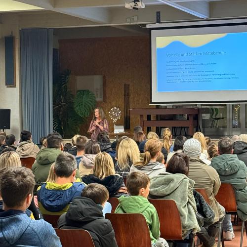 Begrüßung seitens der Direktion.