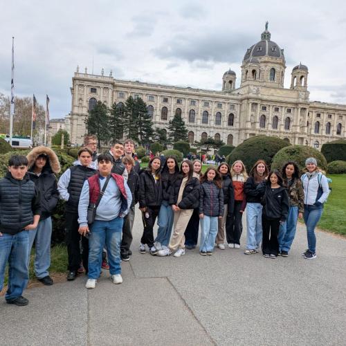 Klassenfoto im Stadtzentrum.
