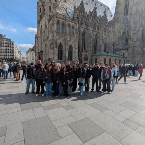 Klassenfoto vor dem Stephansdom.