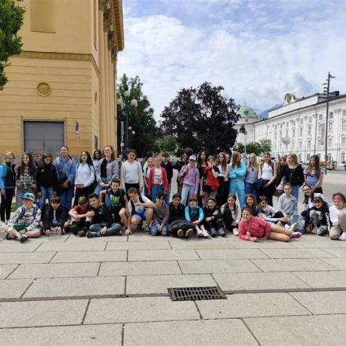 Gruppenfoto mit Blick auf die Hofburg.