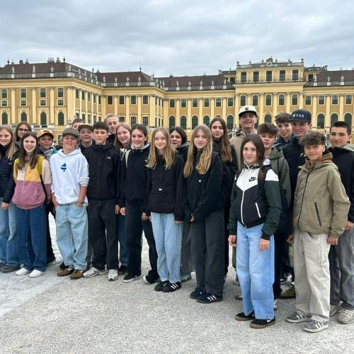 Gruppenfoto der 4a vor Schönbrunn
