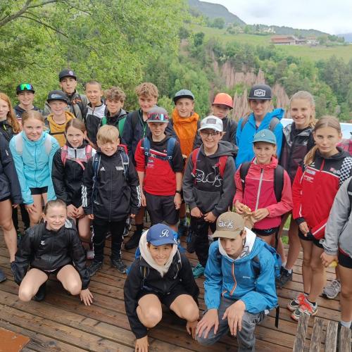 Gruppenfoto während einer Wanderung.