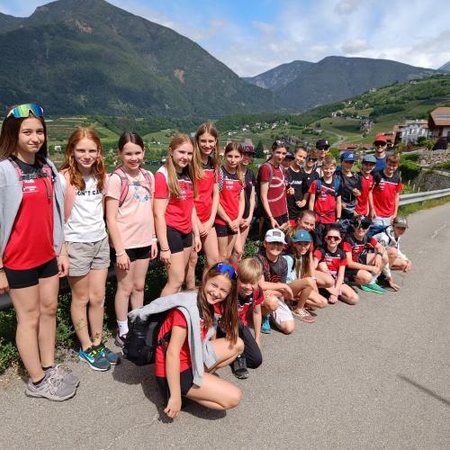 Gruppenfoto während einer Wanderung.