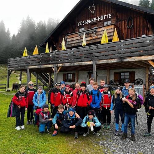 Gruppenfoto vor der Füssener Hütte