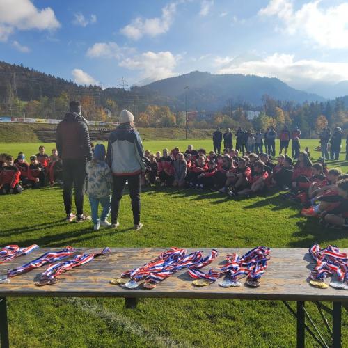 Schüler:innen beim Crosslauf