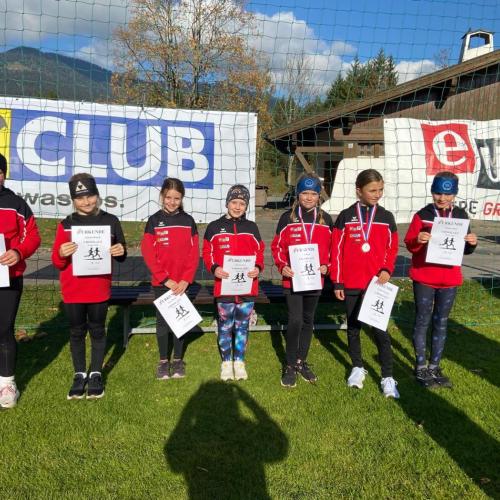 Schüler:innen beim Crosslauf