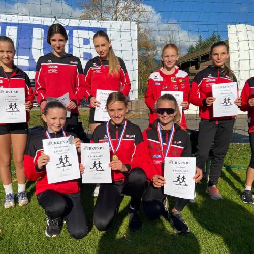 Schüler:innen beim Crosslauf