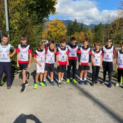 Schüler:innen beim Crosslauf